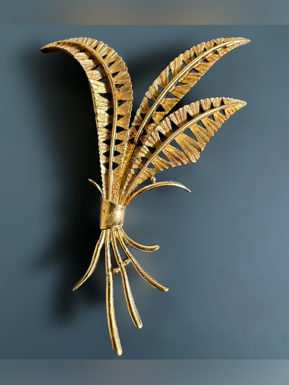 Vtg Monet Gold Tone Feather Leaf Spray Brooch Openwork MCM Modernist Statement